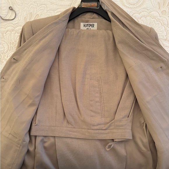 Kasper Tan Pantsuit 14P NWOT - Picture 11 of 11